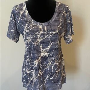 Women’s Navy and White Patterned Short-Sleeve Top new with tags summer looks